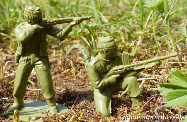 British Commandos in Cap, Comforter.