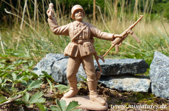 German NCO with MP 40 and Stick Grenade 24, 1:35 ESCI 5504.