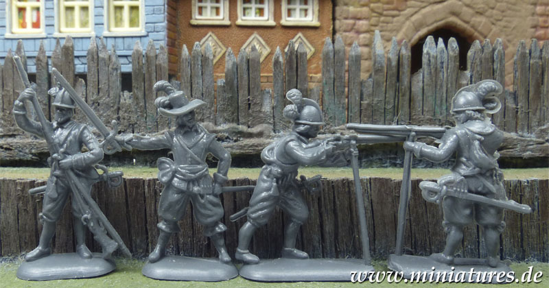 Imperial Musketeers in Melee, 1:72 Miniatures Revell 02556.