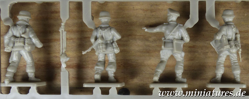 German Infantry Combat Assault Packs, 1:72 Valiant VM002.