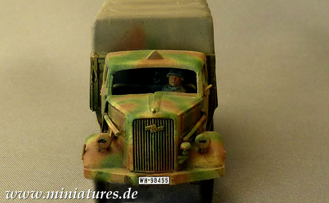 Headlights with Schlitzblenden on an Airfix Opel Blitz.
