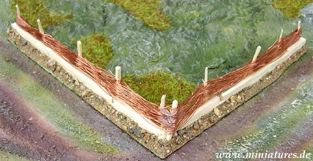Wattle Fence, weaving the Withies, 1:72 Scale.