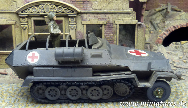 Sd.Kfz. 251/8, medium Armoured Ambulance, 1:72 ESCI 8347.