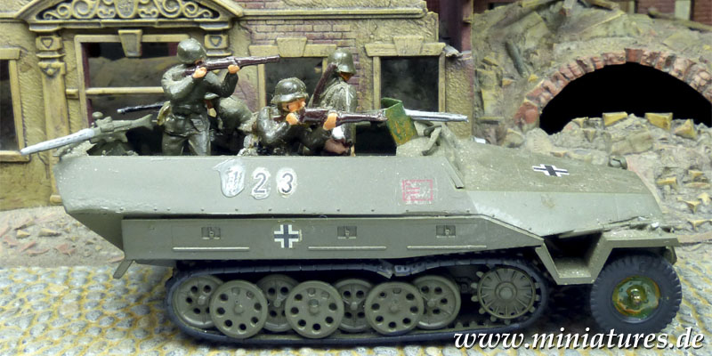 Sd.Kfz. 251/1 Ausf. D, medium Armoured Personnel Carrier, 1:72 Hasegawa MT44.