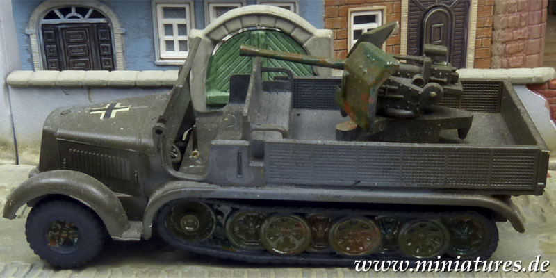 3.7 cm FlaK 36 on Sfl. Sd.Kfz. 7/2, 1:87 H0 ROCO 228.