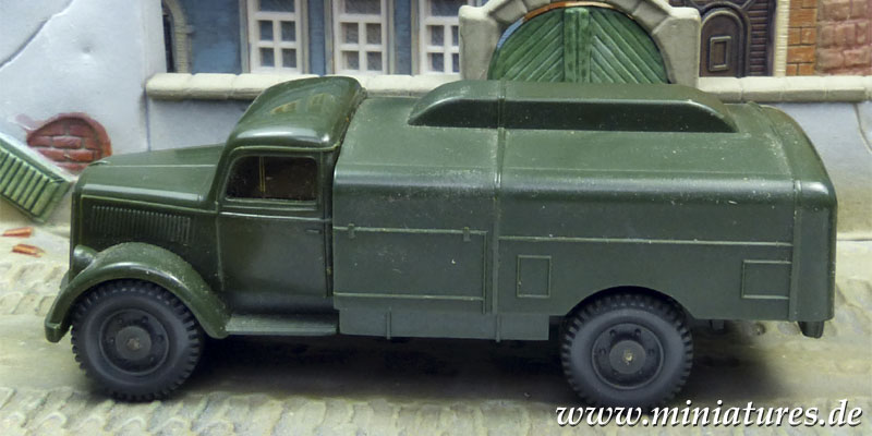 Truck, 3 t, Tank, Aviation Fuel, 1:87 H0 Wiking 3370.
