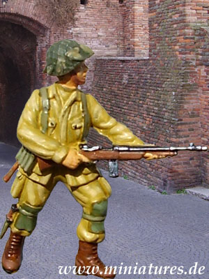 US Paratrooper of the 101st Airborne Division hipfiring Browning Automatic Rifle (BAR) M.1918A2 with bipod removed.